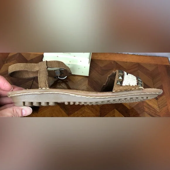 Minnetonka beaded leather strap on sandals 6 - Picture 6 of 8